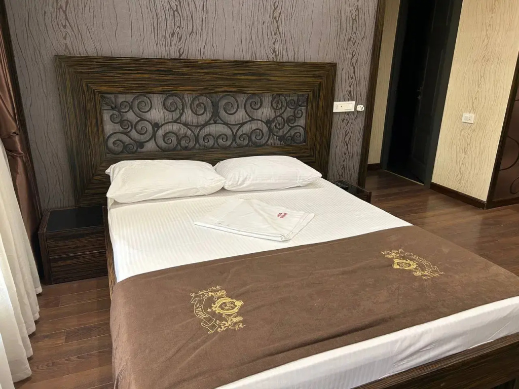 Отель Roma Yerevan & Tours