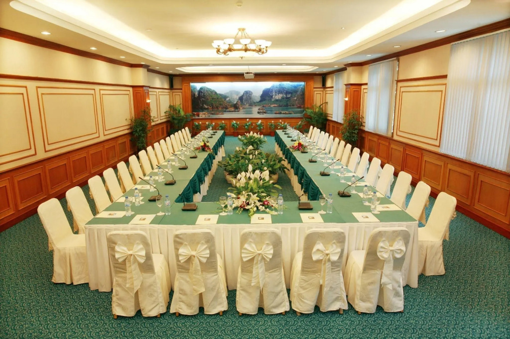 Отель Halong Plaza