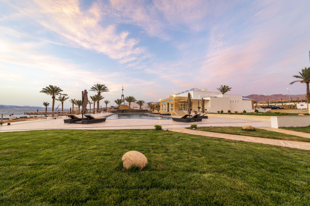 Отель Luxotel Aqaba Beach Resort & Spa Hotel