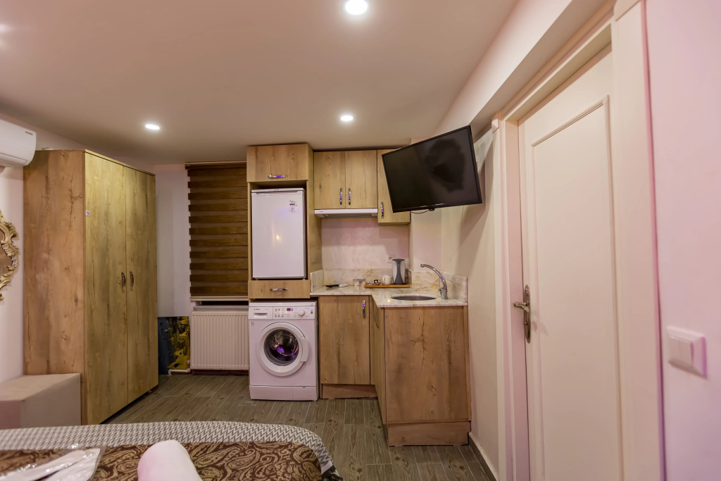 Отель Loren Hotel & Suites