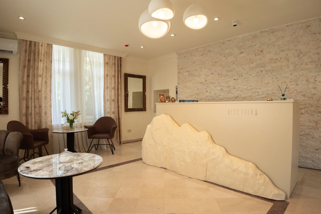 Gala Terrace Hotel & Restaurant