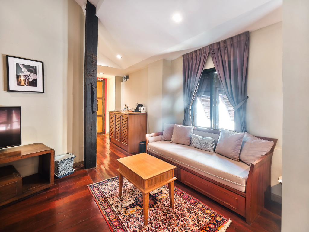 Отель Prince Theatre Heritage Stay