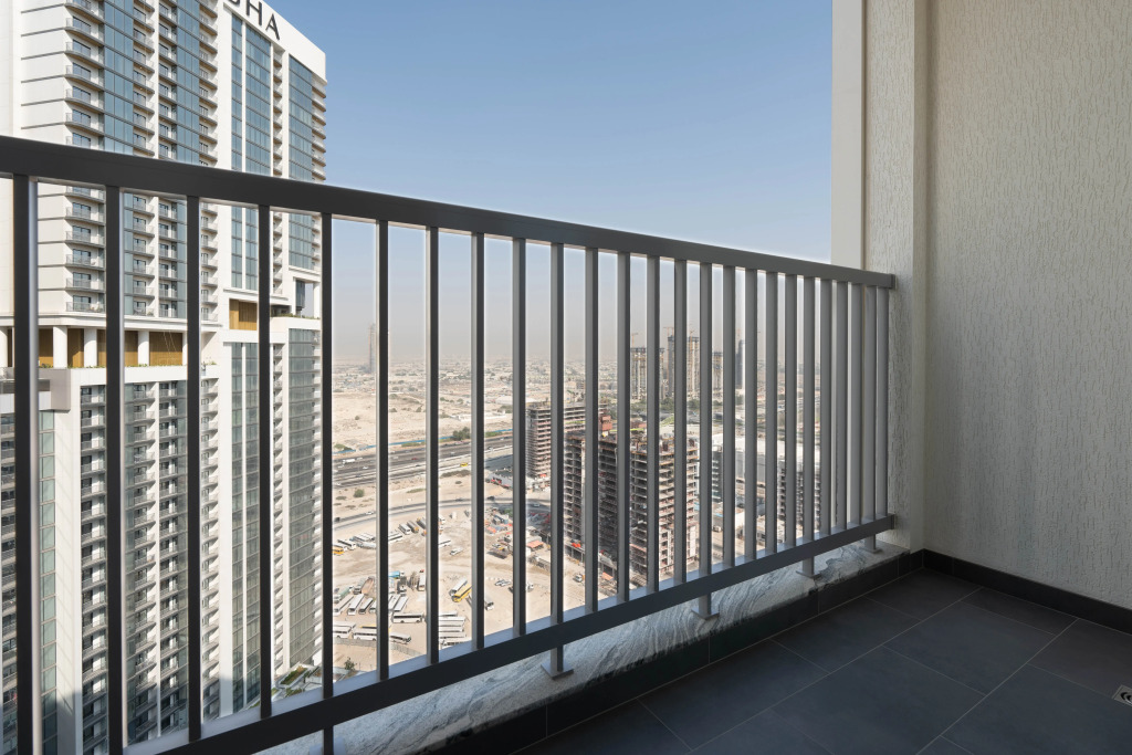 Апартаменты Premium 1BR Oasis – City Views & Pool Access