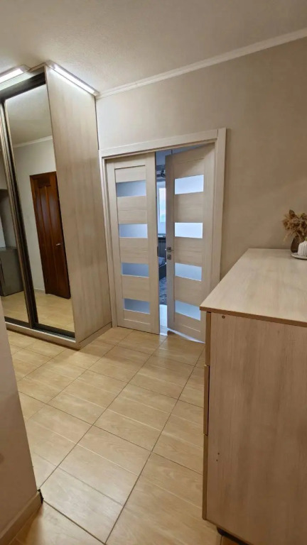 Warm Central Flat