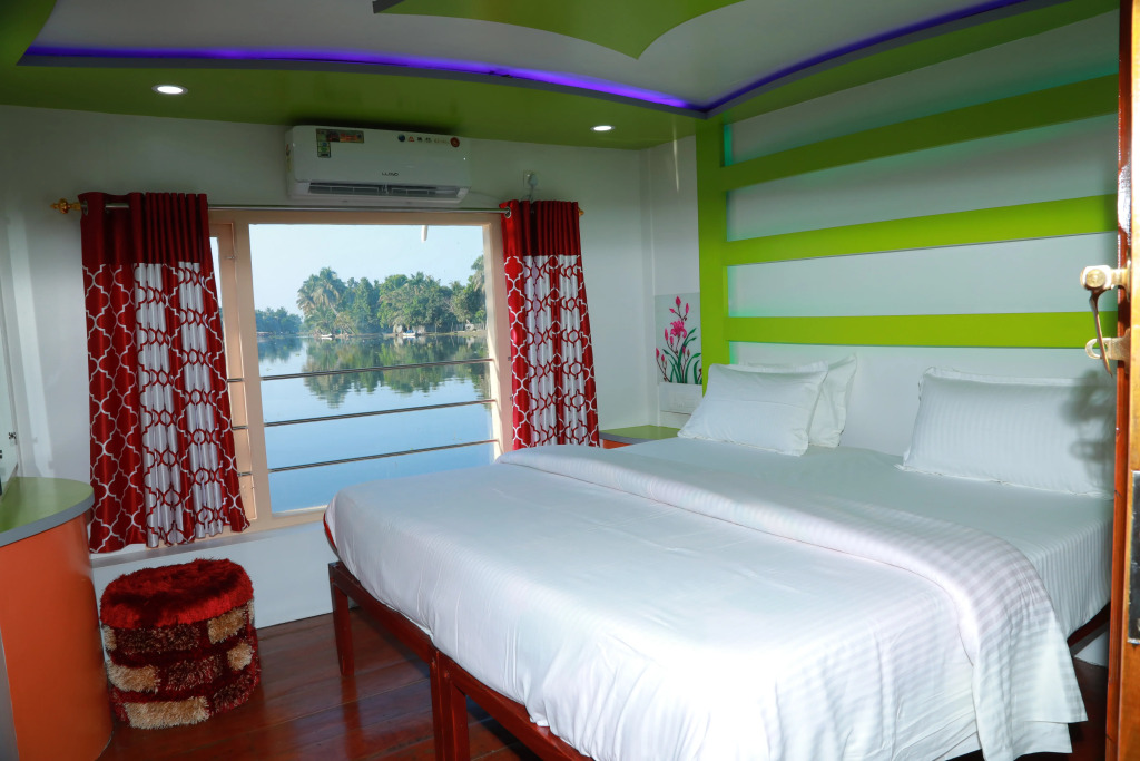 Отель Sreekrishna 3 Bedroom Private Houseboat