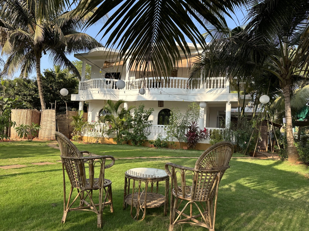 SOLS Backyard Bungalow