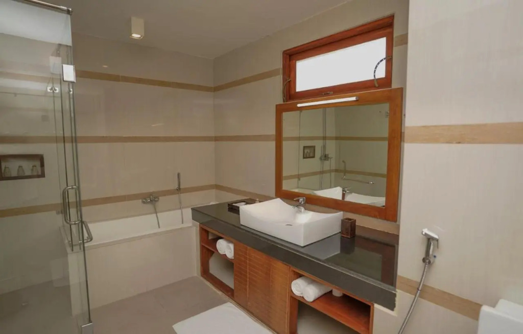 Отель Breeze Pasikudah Resort