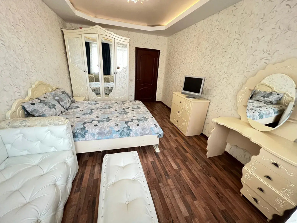 Апартаменты Royal Aurora на Махалина