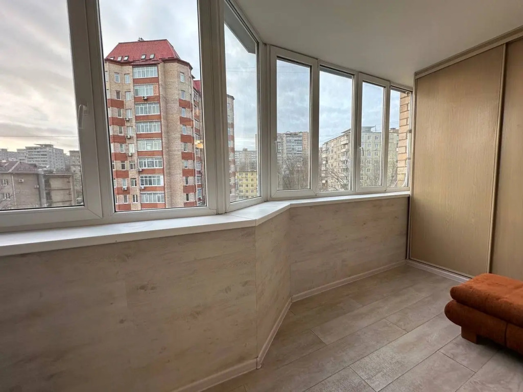 Prostornaya Mnogokomnatnaya Kvartira Flat