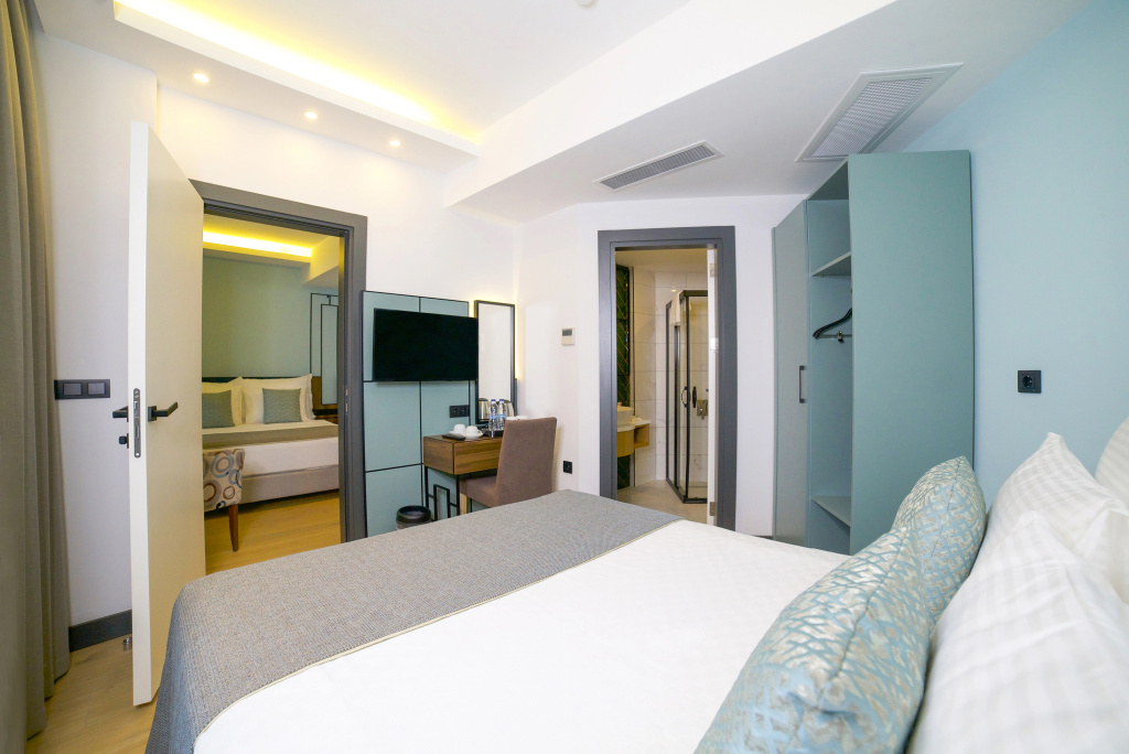 Leaf Port Hotel