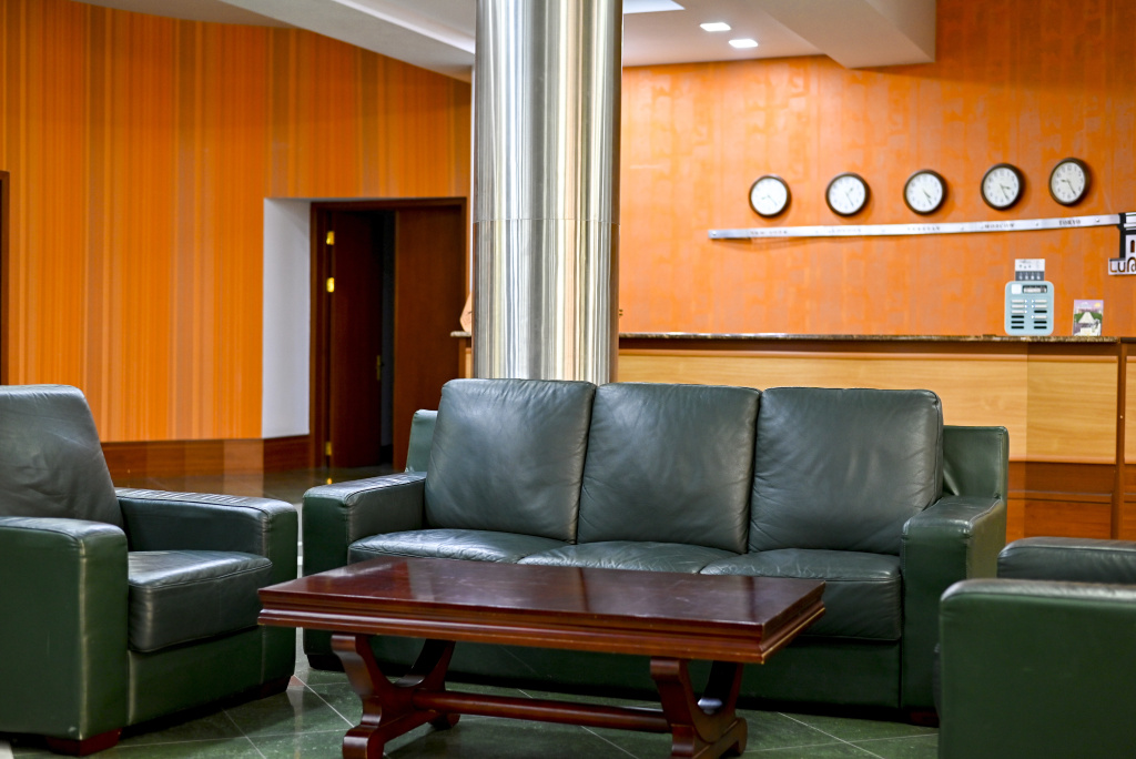 Latar Hotel Complex