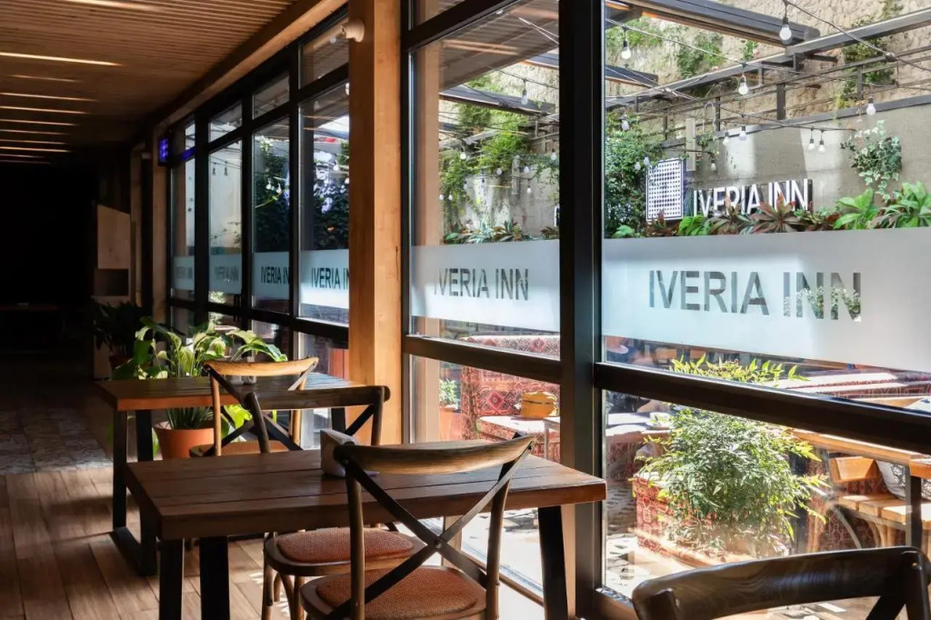 Отель Iveria Inn