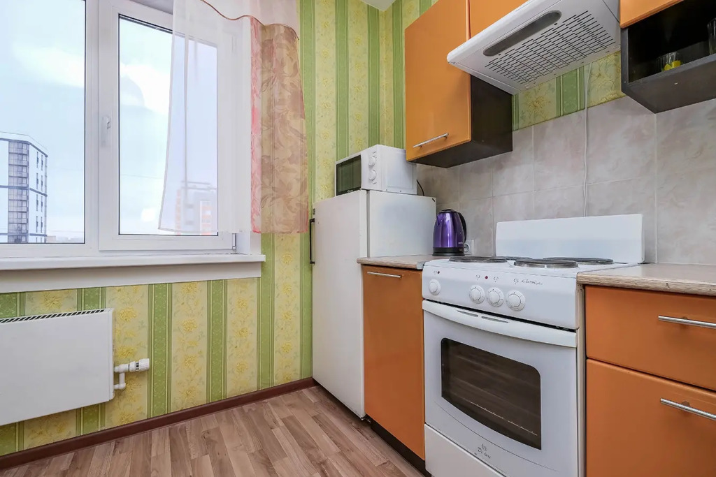 Квартира рядом с Мнтк им. Федорова и Ск Заря
