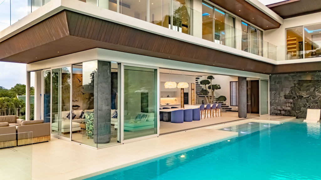 Infinity Pool Apartment at Viewpoint Villas