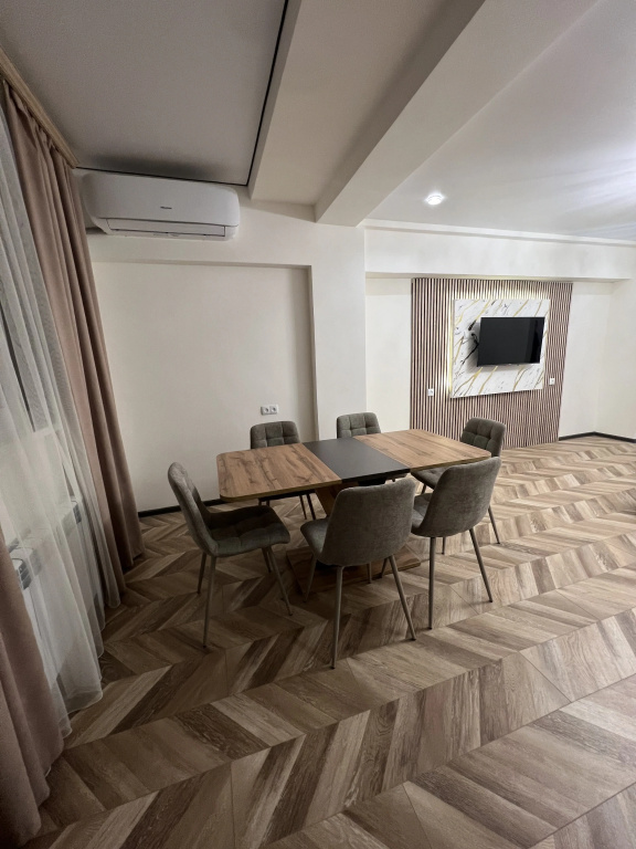 Квартира Downtown With 2 Bedrooms and 1 living room