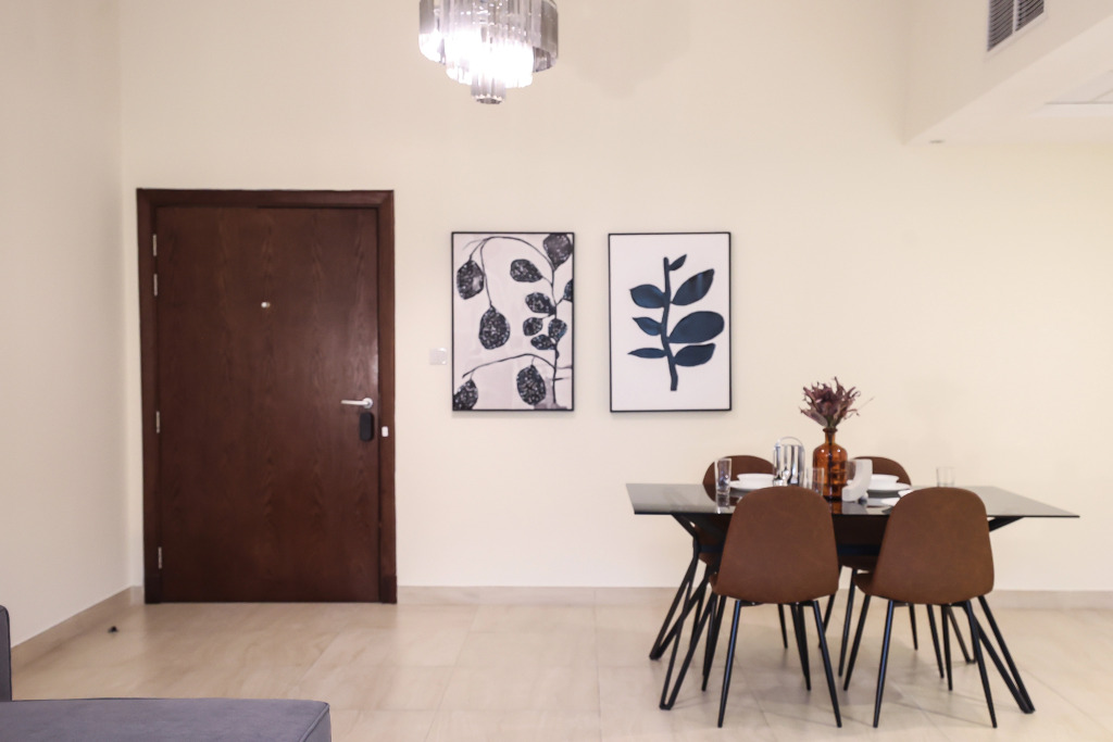 Elite LUX Holiday Homes - Spacious 1 BR Near Metro Station in Al Furjan Dubai