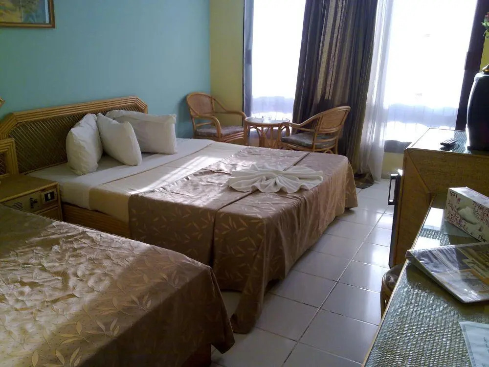 Gaddis Hotel, Suites and Apartments