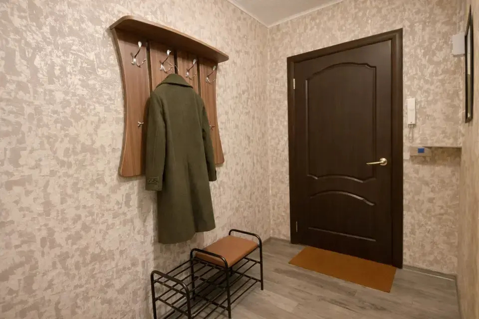 Квартира 1-к вместительная рядом с Центральной площадью, кровать+диван