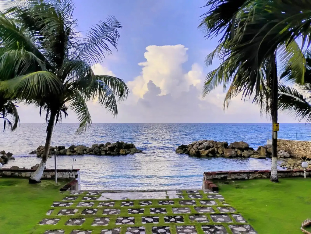 Апартаменты Chrisanns Beach Resort