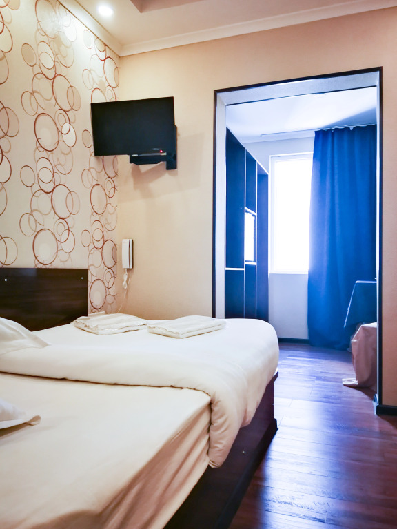 Salut Hotel