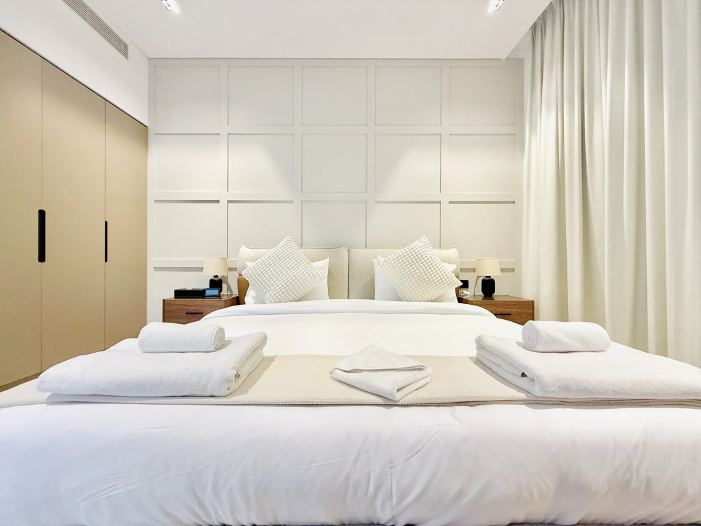 Апартаменты Vserve 1 BR Escape with City Views & Canal Vibes