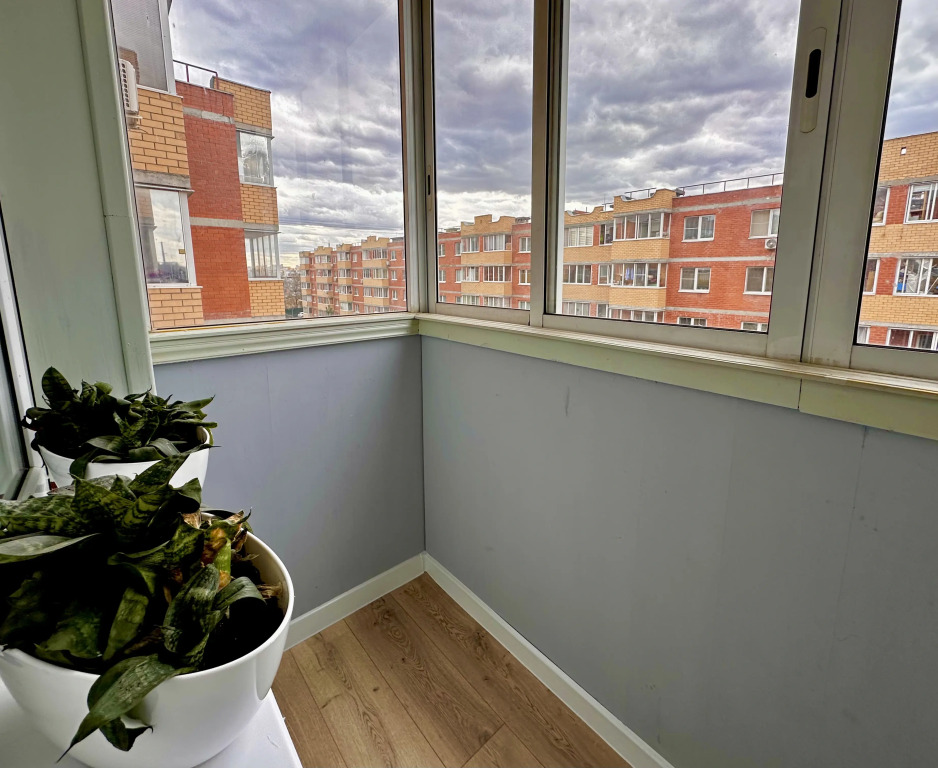 Blue Sky Studio Flat