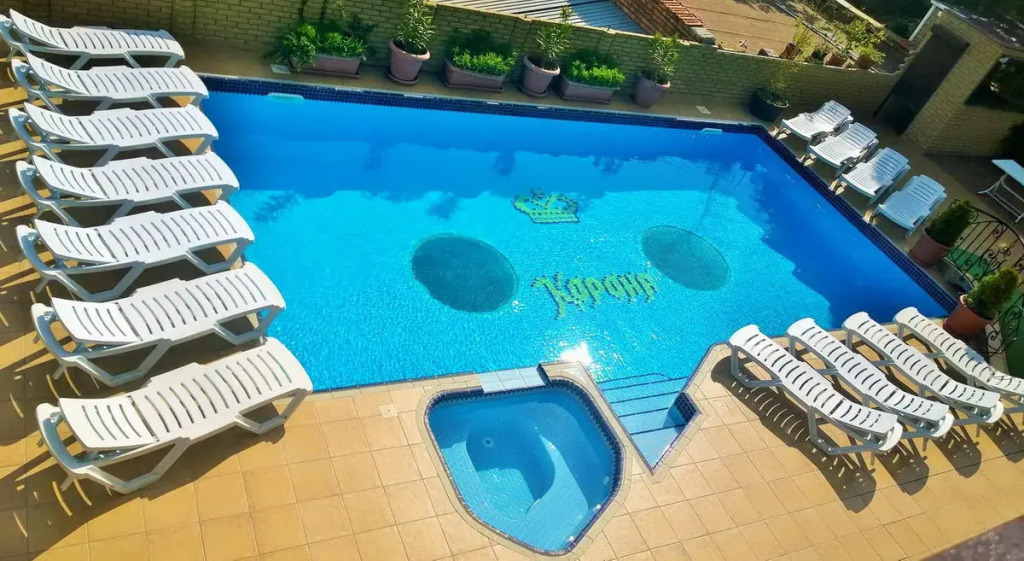 Курортный отель Корона
