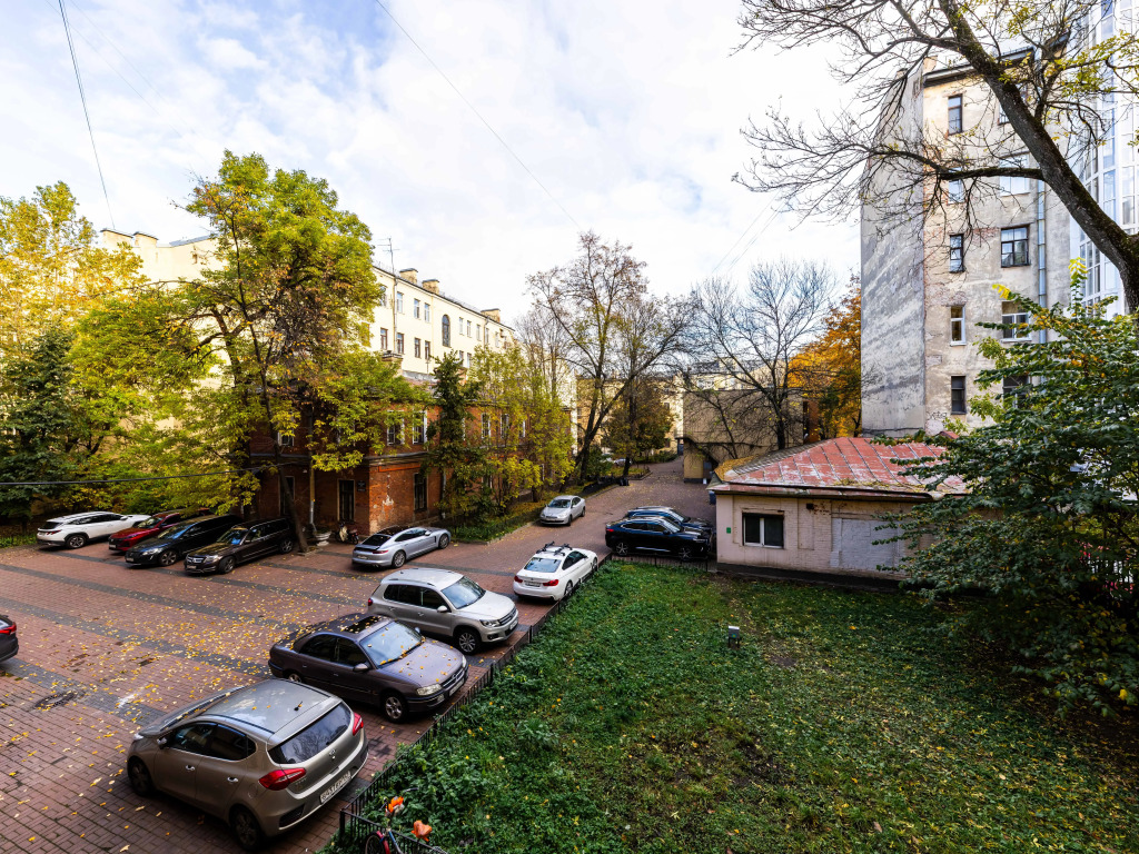 Квартира Студия в центре Петербурга с окнами в тихий двор