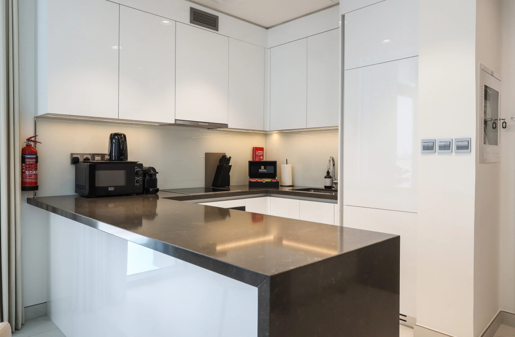Apartments Elite LUX Holiday Homes - Lagoon View 1BR Luxury Oasis in MBR Dubai