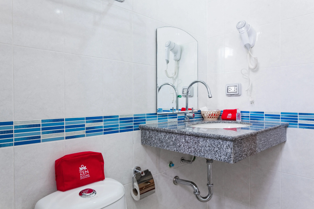 Отель ZEN Rooms Patong Soi Chuwong
