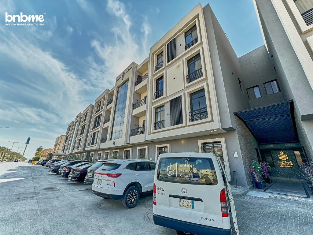 Апартаменты Bnbmb Alkhawaled-7, 3Bdr