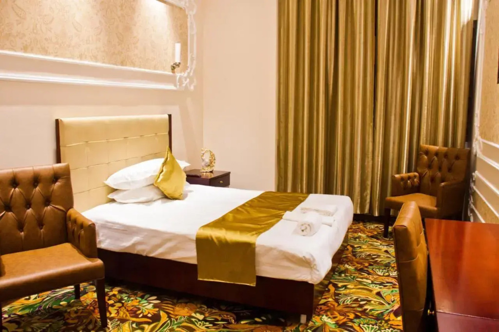Sky Luxe Hotel