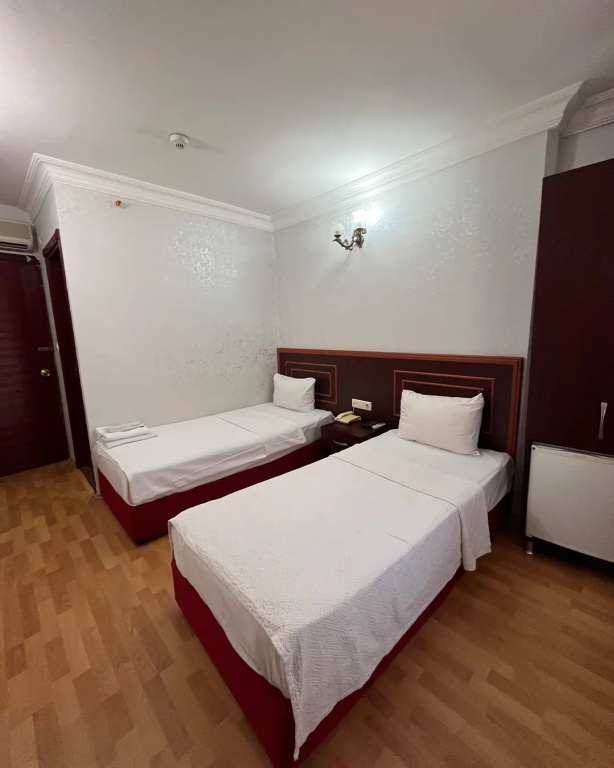 Отель Red White