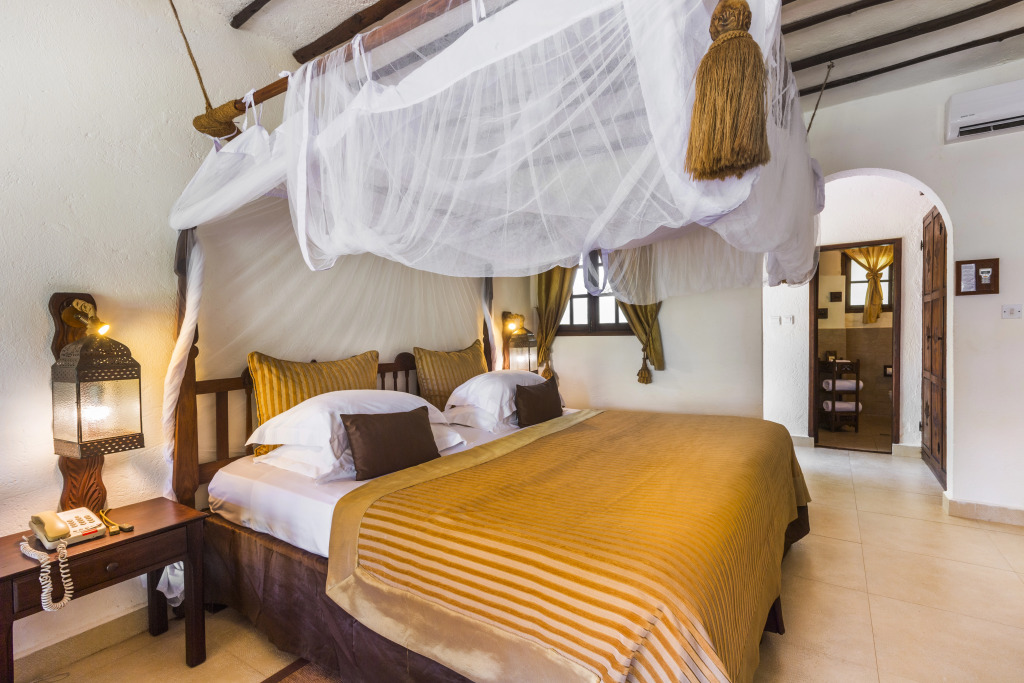 Отель Breezes Beach Club & Spa - Half Board