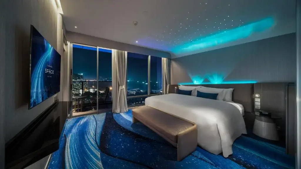 Отель Grande Centre Point Space Pattaya