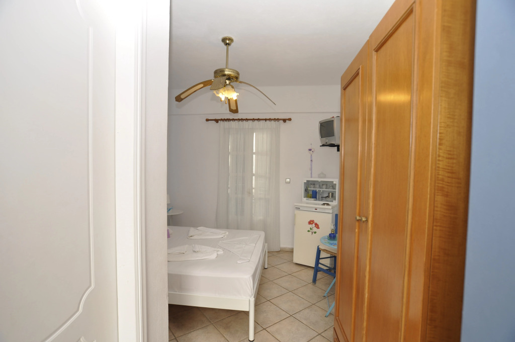 Manos Apartments