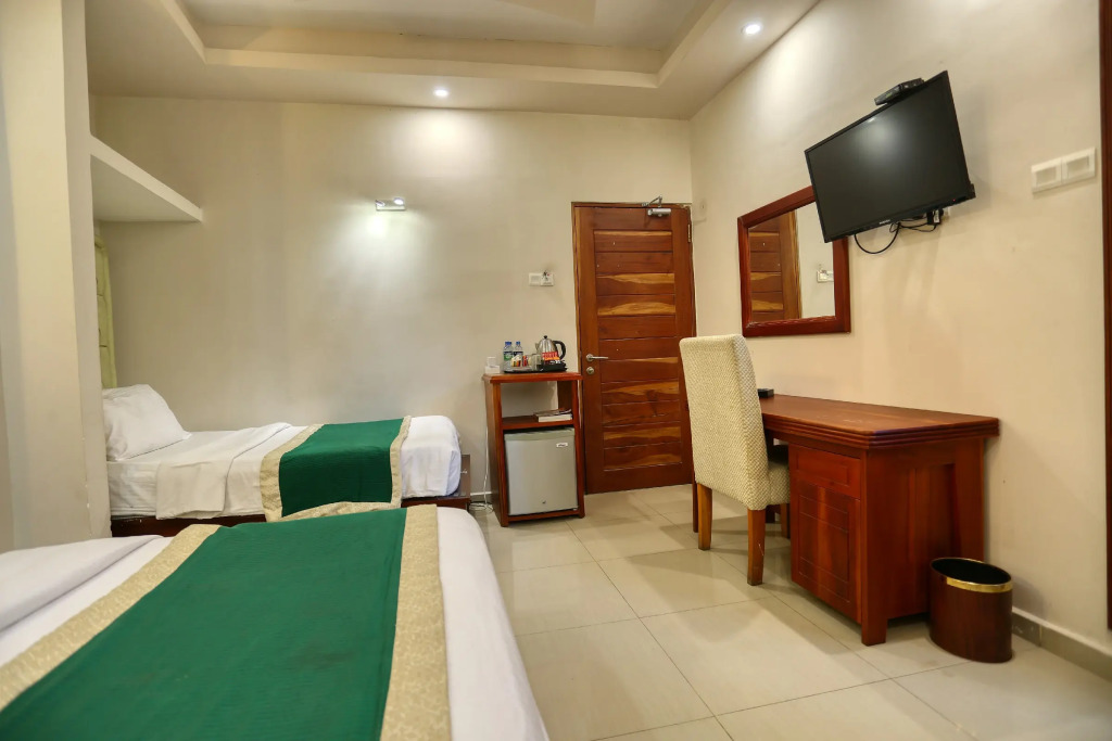 Отель Lazaani Colombo