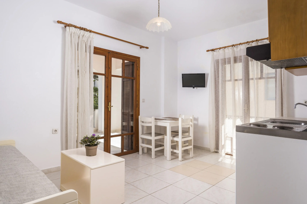 Captain Michalis Apartments - 750m from Kalamaki Beach