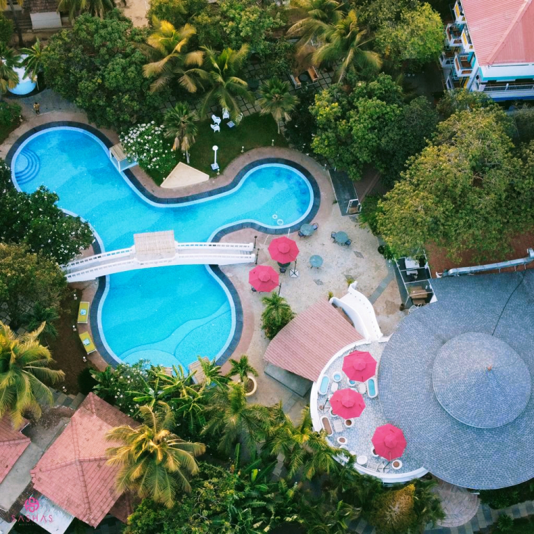 Курортный отель Sashas Holiday Village