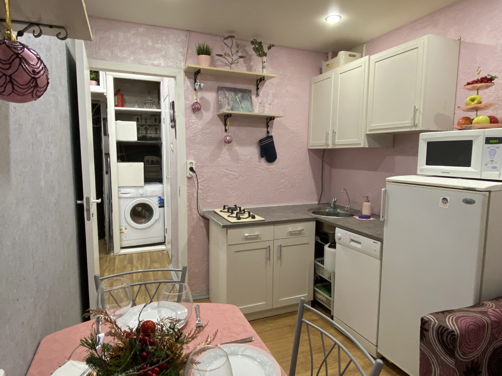 U Zhd Stantsii Prospekt Slavyi Apartments