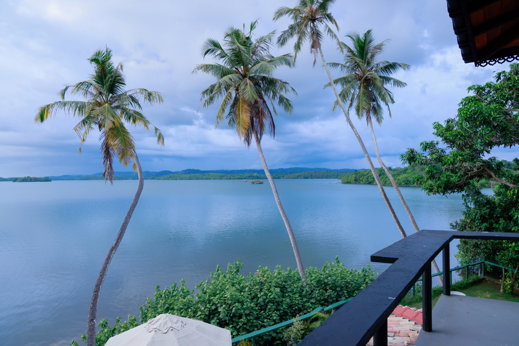 Вилла South Point Cottage 3 bedrooms Lake front