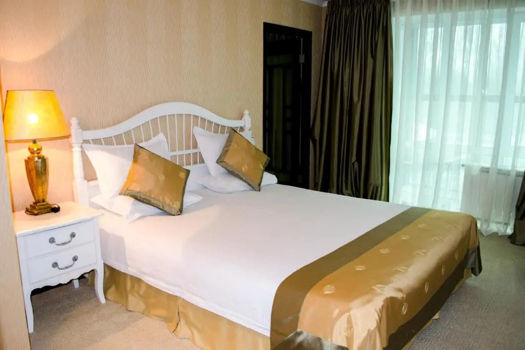 Shiny River Hotel