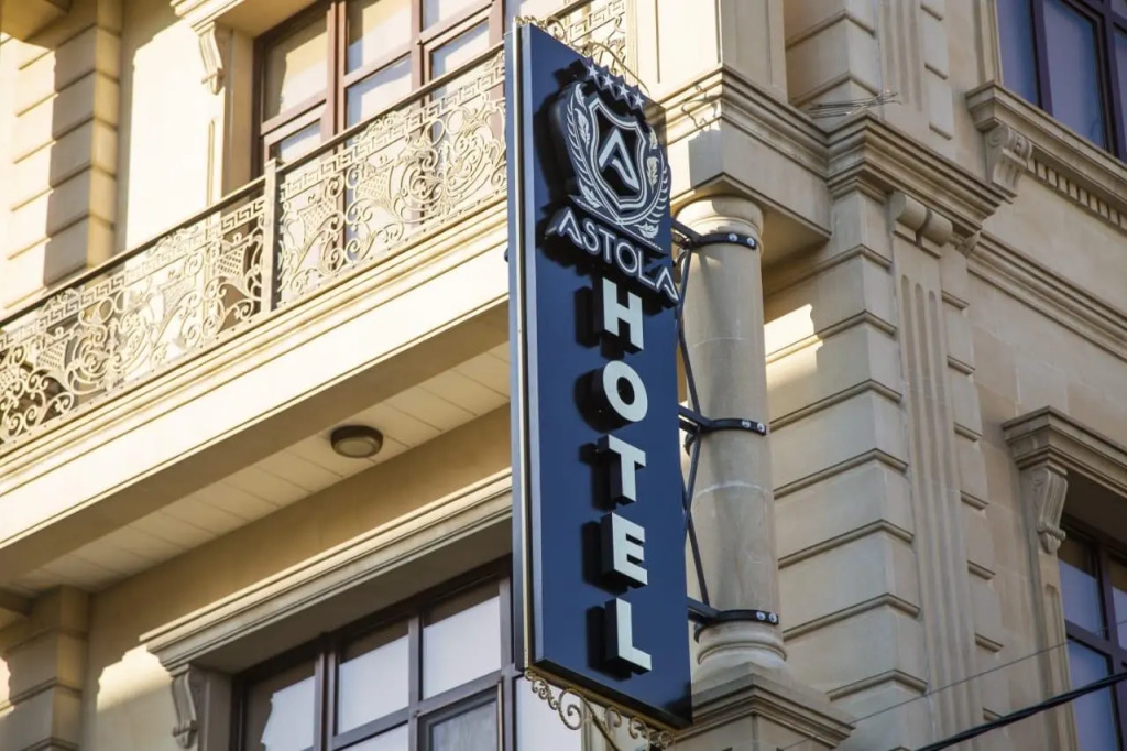Astola Hotel