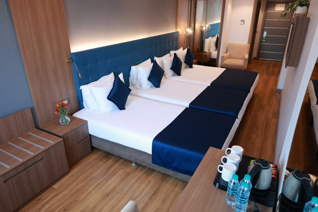 Revia Square Hotel