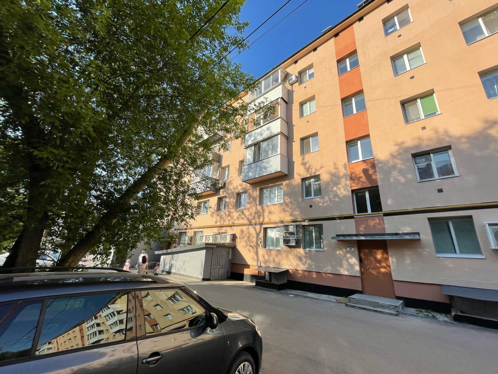 Квартира двухкомнатная с кондиционером в самом центре города, рядом с парком развлечений им. Горького на 8 человек
