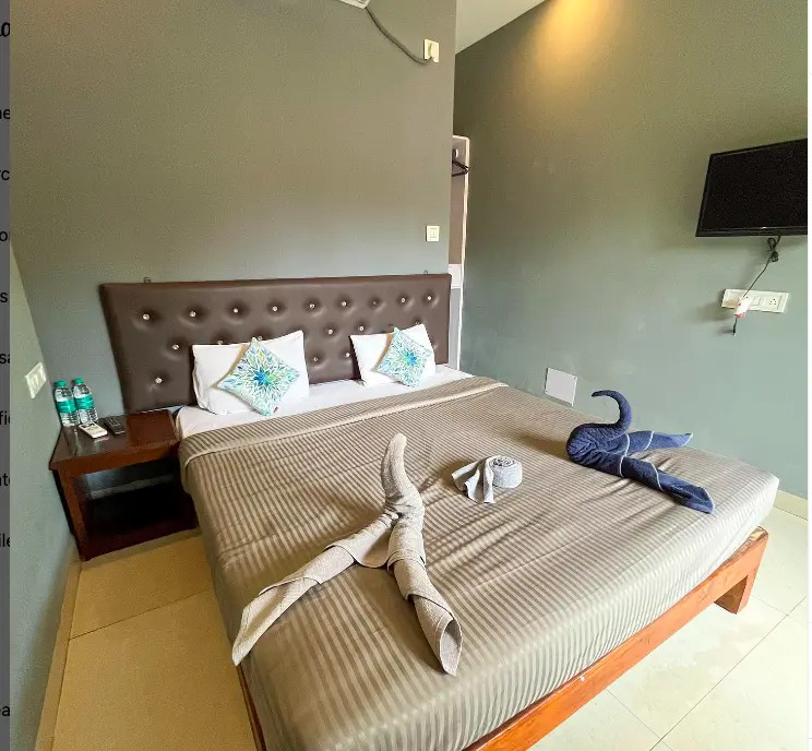 Hotel YogiTree beach Resort & Cafe