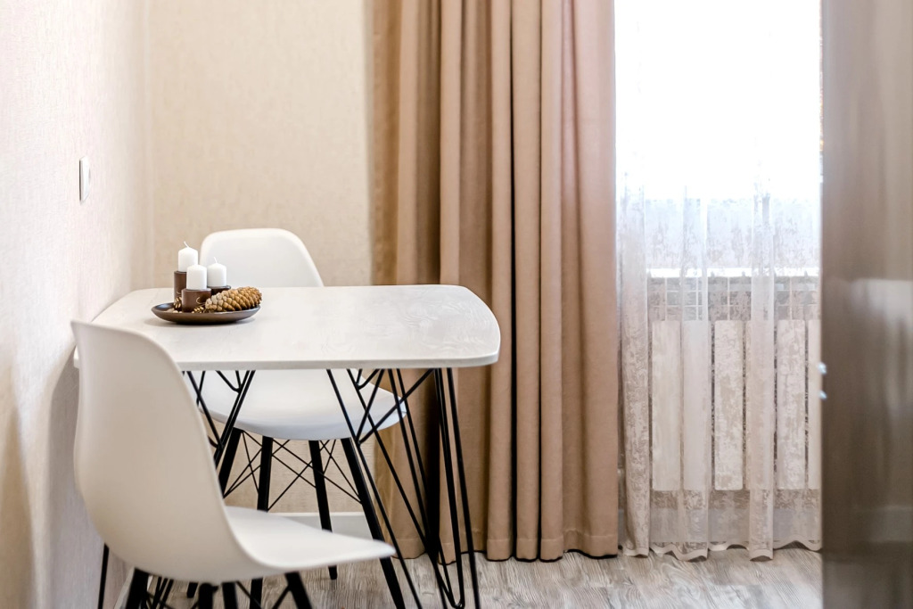 Oliviia Iriny Savelyevoy V Parke U Doliny Roz I Krasnogo Solnishka Apartments