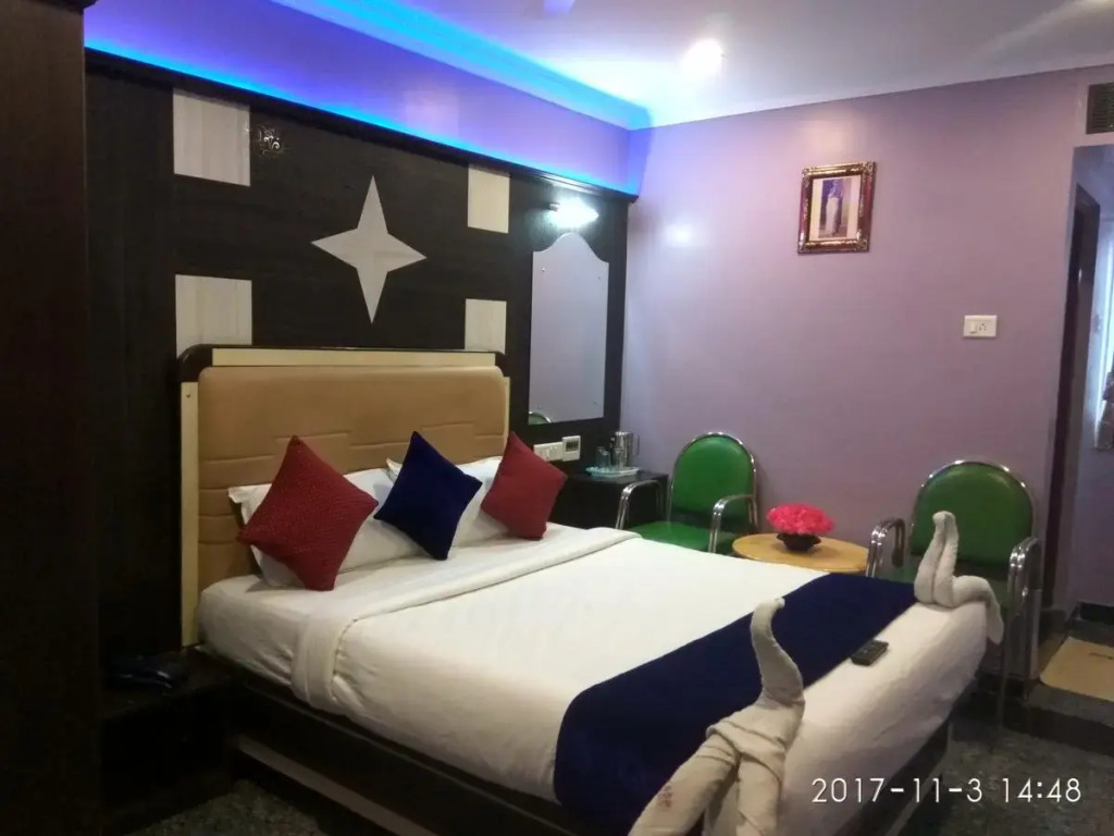 Отель Aakash Residency