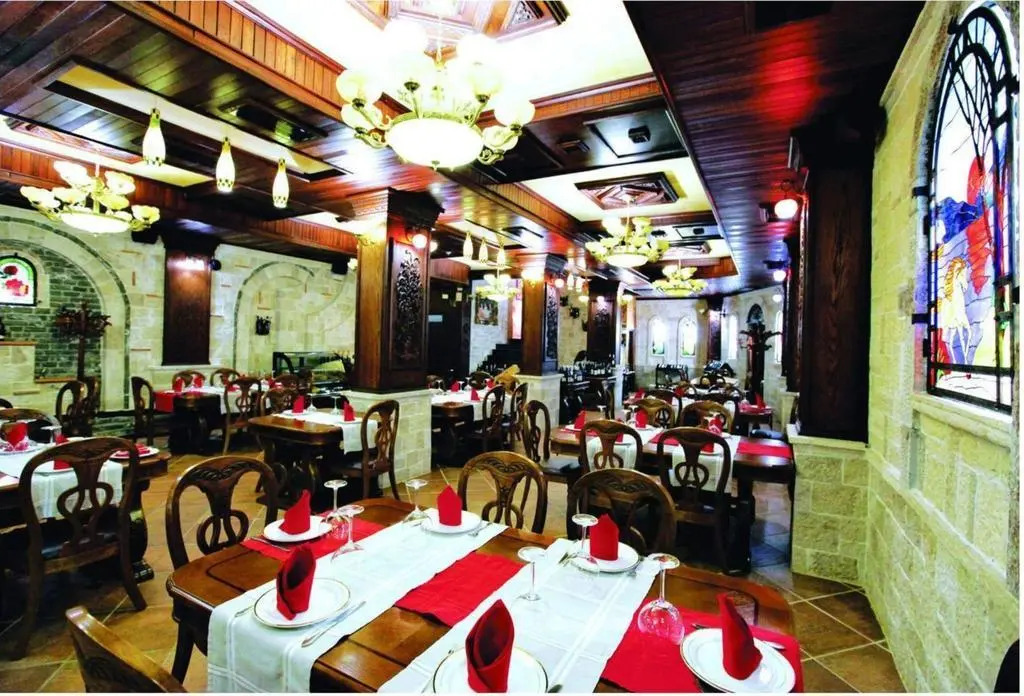 Dinasty Hotel