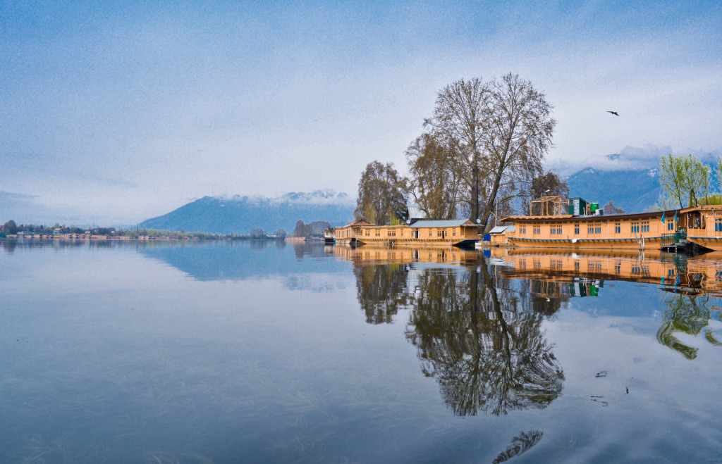 Отель Houseboat Golden Flower